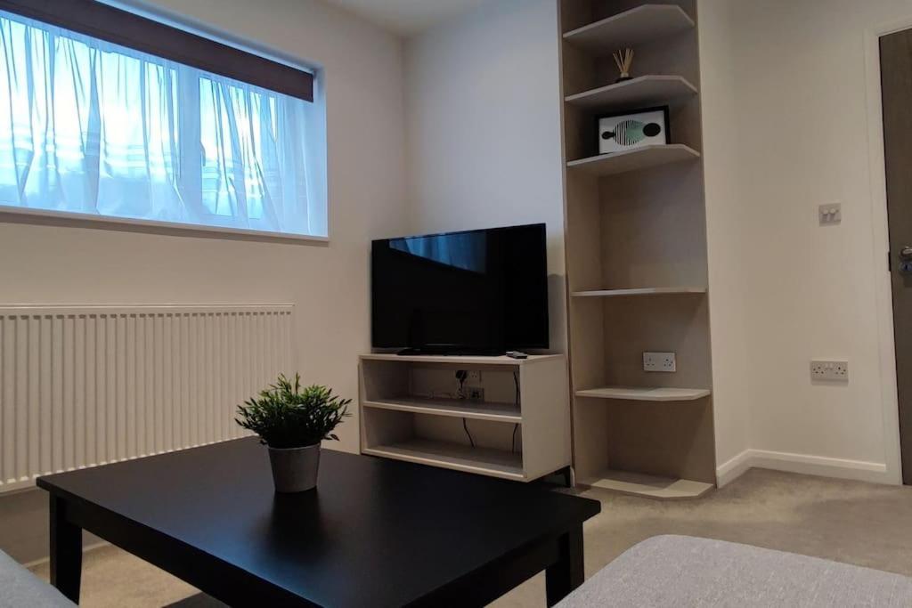 Comfortable 1 Bed Flat With Air Con Borehamwood Extérieur photo