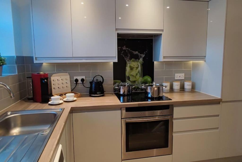 Comfortable 1 Bed Flat With Air Con Borehamwood Extérieur photo